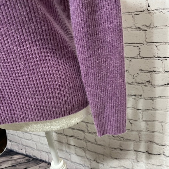 LORD & TAYLOR Womens Cashmere Turtleneck Sweater Lavender/Lilac Petite Med/Large - Picture 4 of 8